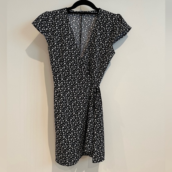 Brandy Melville Robbie Wrap Mini Dress, Black & White Ditsy Floral - Picture 6 of 11